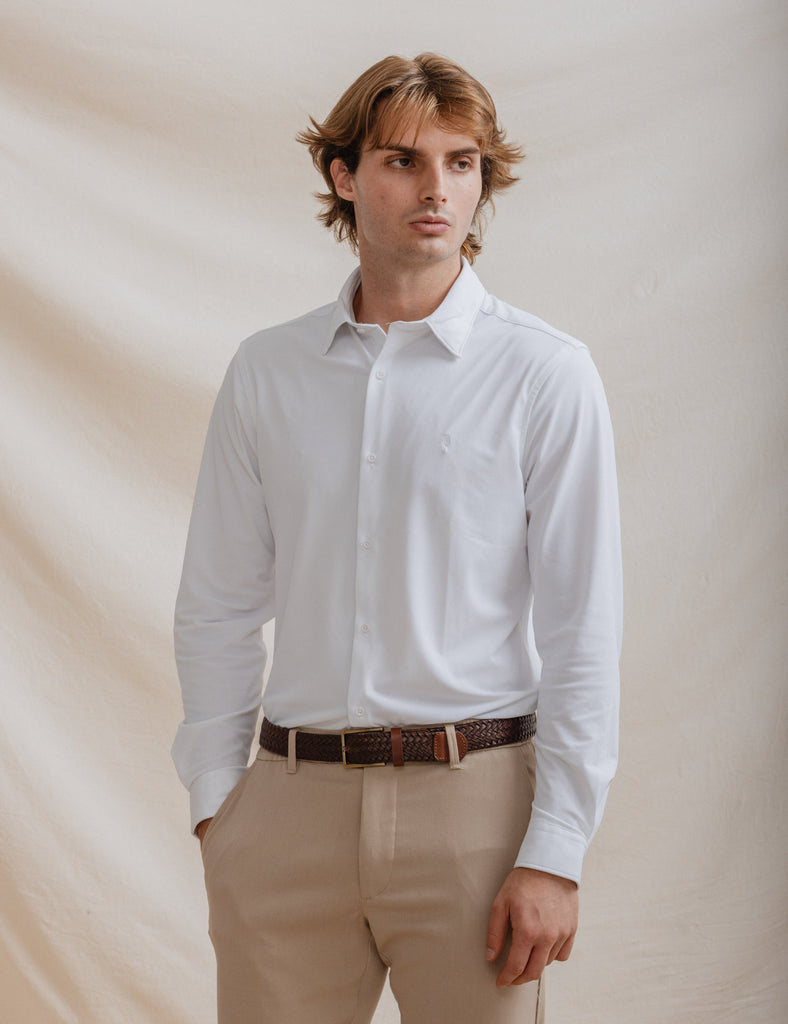 CAMISA ELÁSTICA BLANCA CON VARILLA