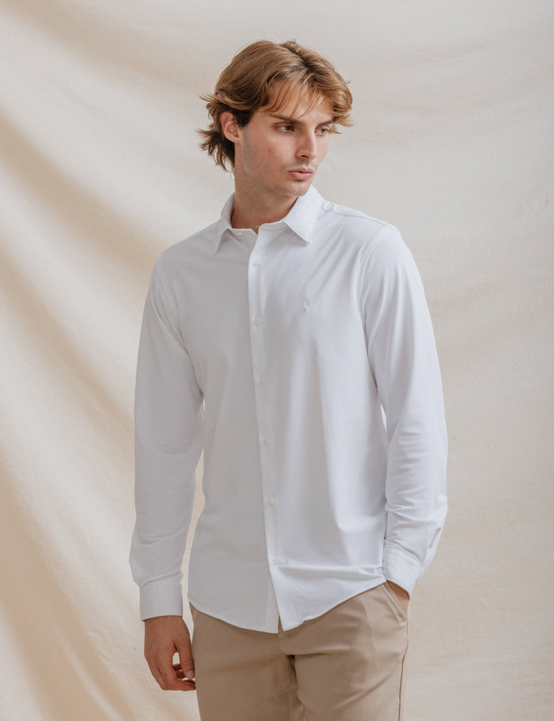 CAMISA ELÁSTICA BLANCA CON VARILLA